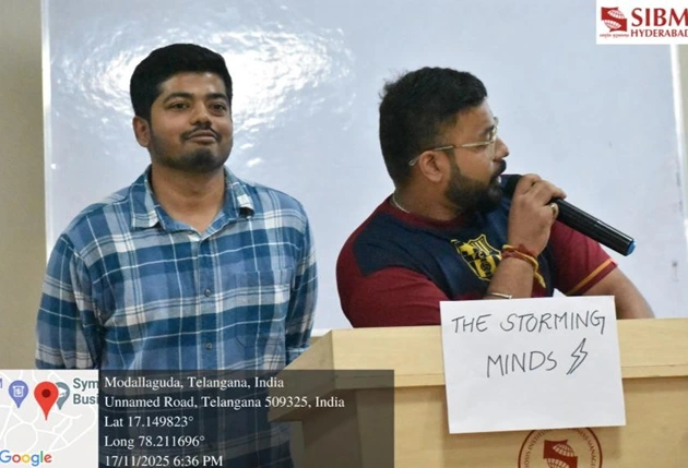 Participants during final round